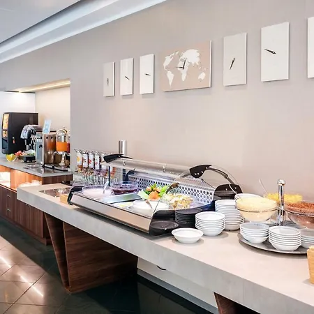 Waldorf Palace 4*
