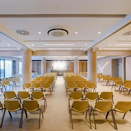 Waldorf Palace מלון