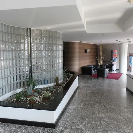 Waldorf Palace מלון 4*