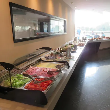 מלון Waldorf Palace