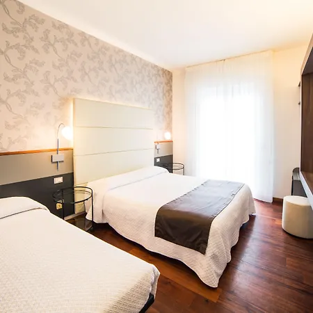 Waldorf Palace Hotel 4*