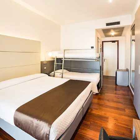 Waldorf Palace מלון קאטוליקה