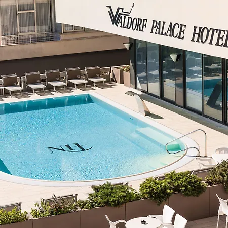 Waldorf Palace Szálloda