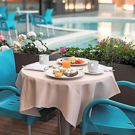 Waldorf Palace 4*